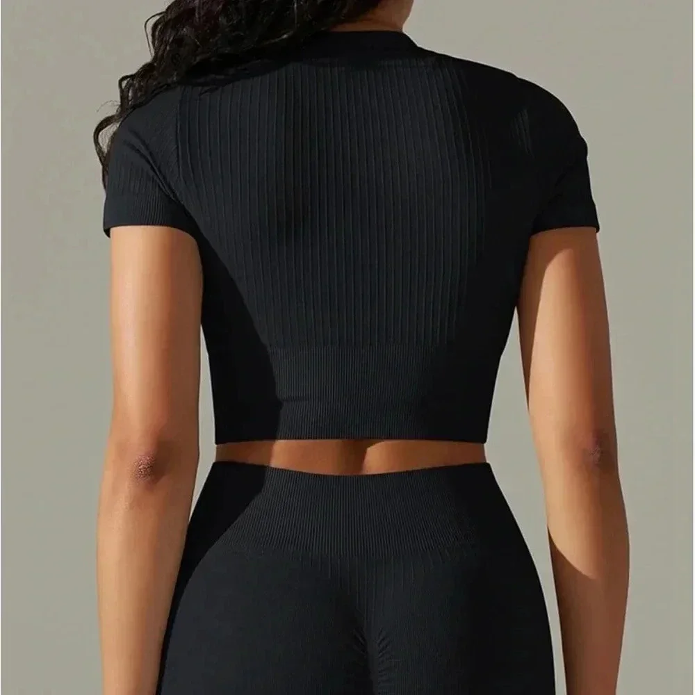 NWOT Angel Cult Black Ribbed Short Sleeve Yoga Crop Top with Zipper Size M - Picture 2 of 6